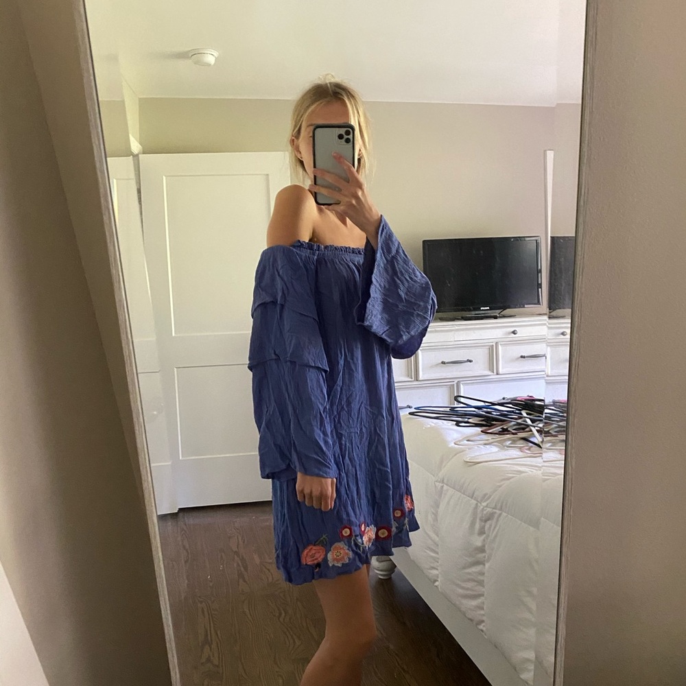 Dress - Picture 2 of 4